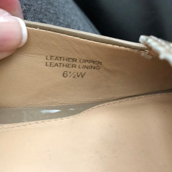 Via Spiga taupe patent loafers   Size 6W. - Picture 5 of 6